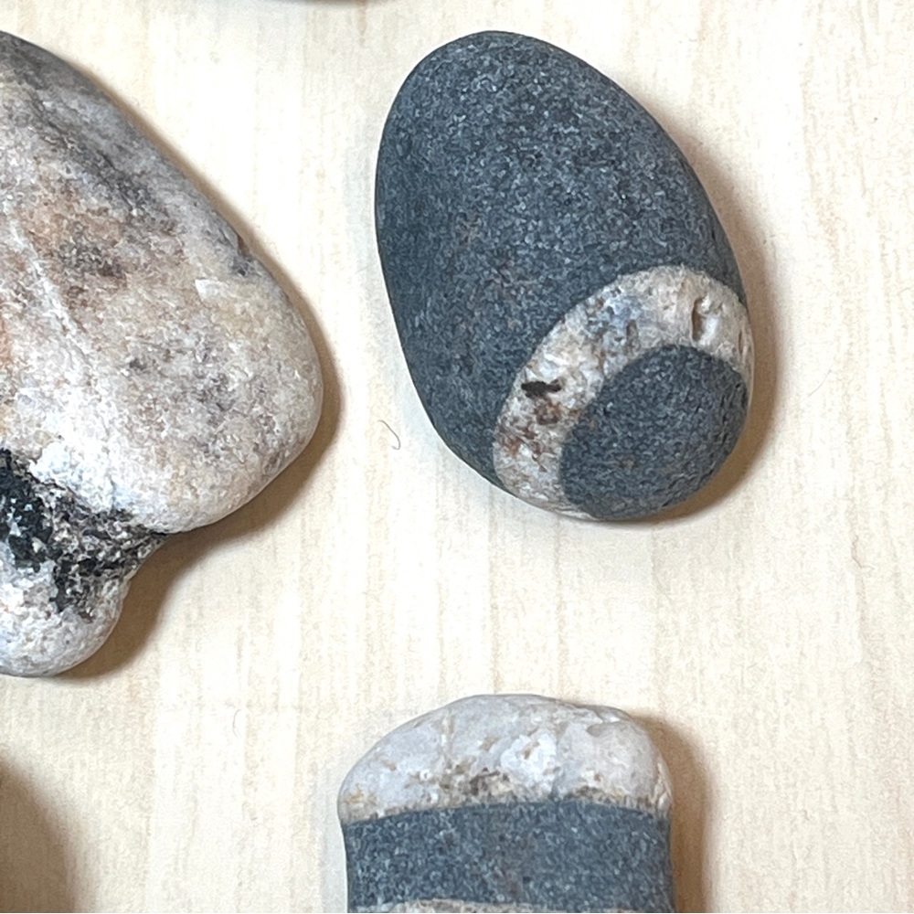 Natural Stone Decorative Accents - grey’s & Whites from Alaska Striped - Picture 4 of 7